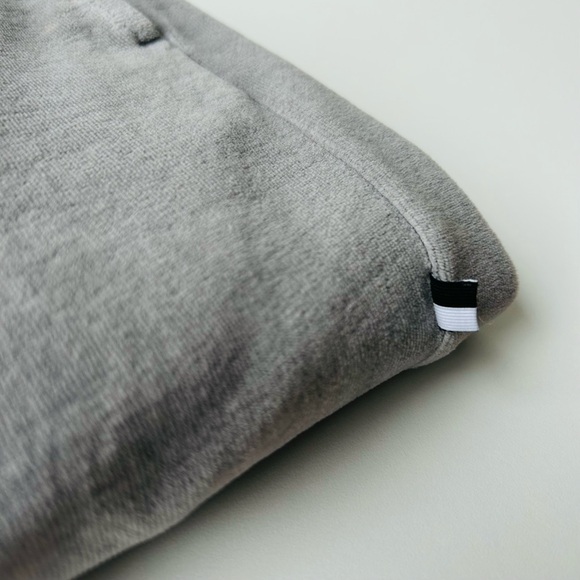 GOODLIFE Brand – 2-Piece Velvet Track Suit
Men’s Small (can work as unisex) - Picture 5 of 8